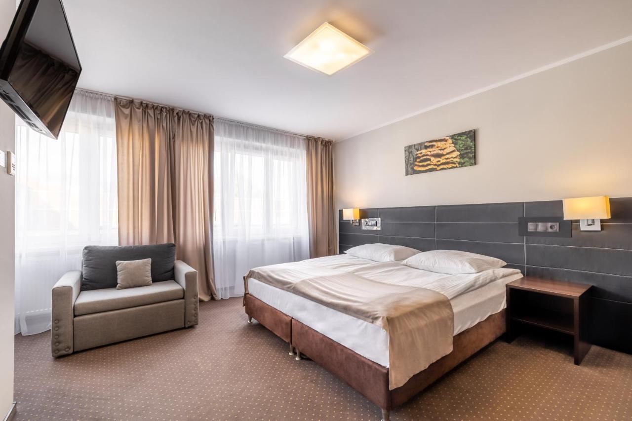 Hotel Lesny ビャウィストク エクステリア 写真