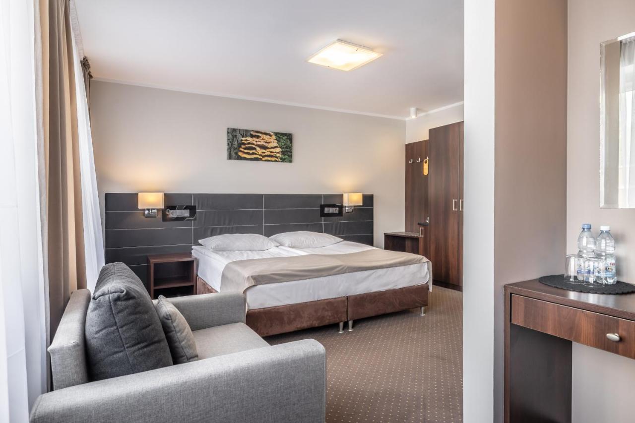 Hotel Lesny ビャウィストク エクステリア 写真