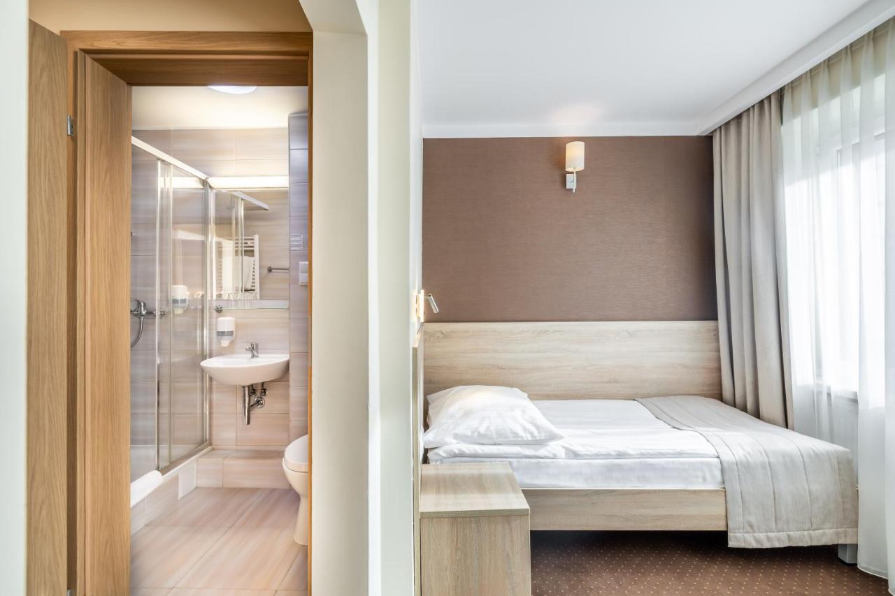 Hotel Lesny ビャウィストク エクステリア 写真