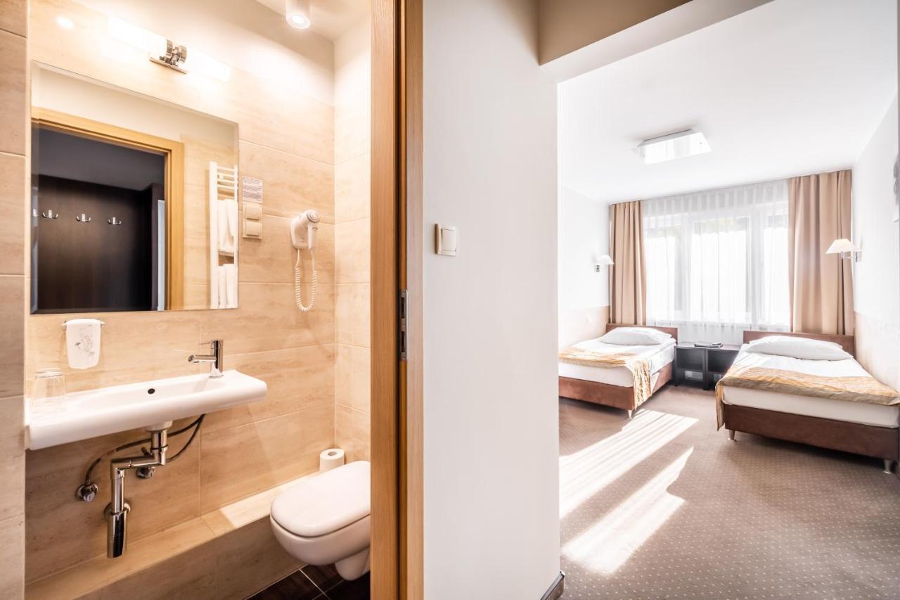 Hotel Lesny ビャウィストク エクステリア 写真