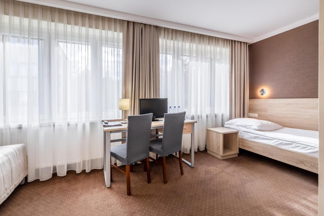 Hotel Lesny ビャウィストク エクステリア 写真
