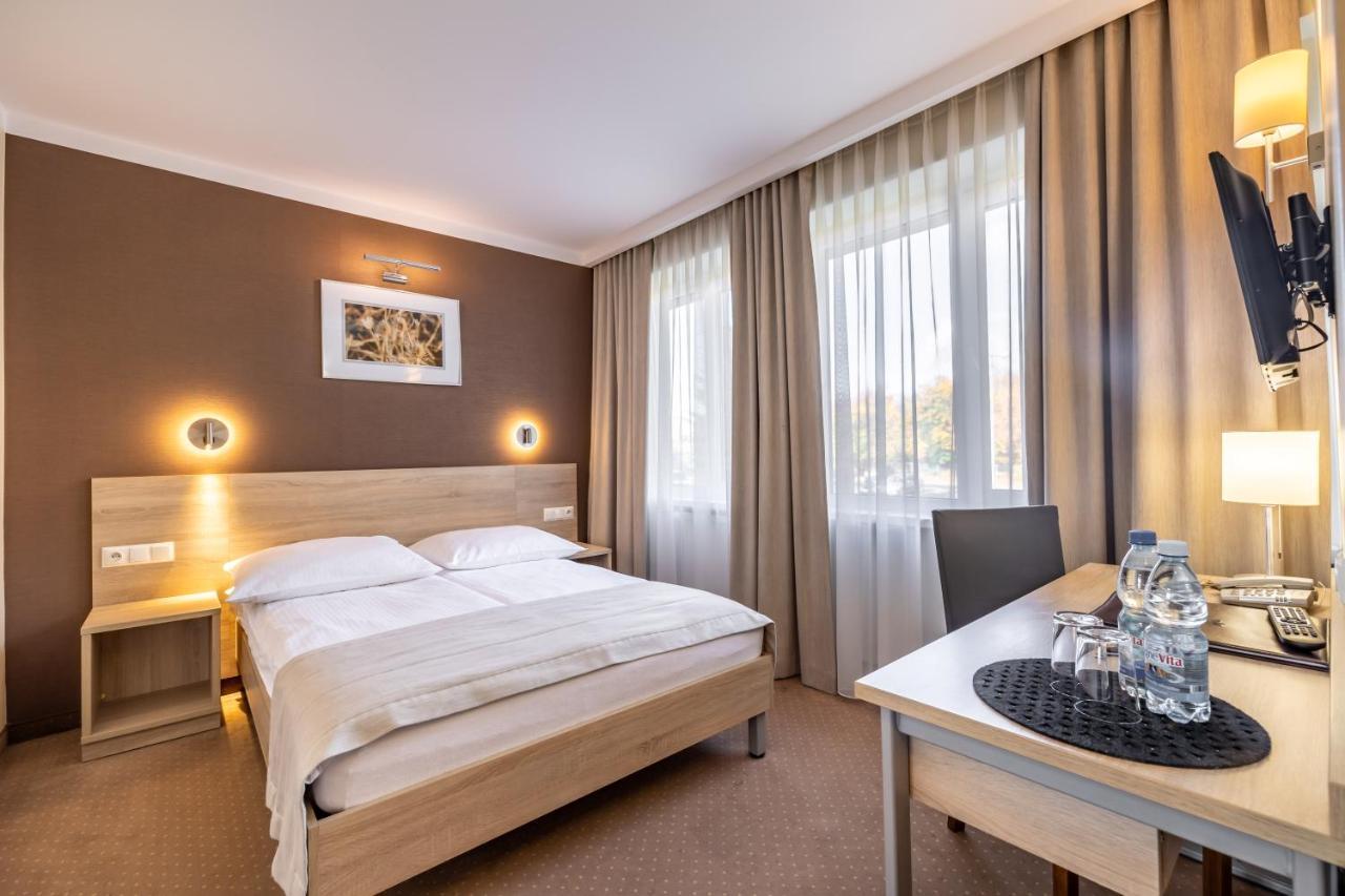 Hotel Lesny ビャウィストク エクステリア 写真