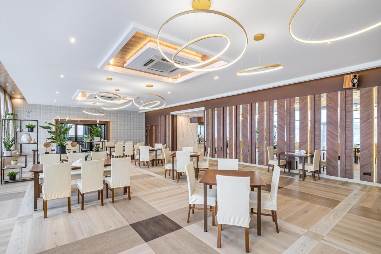 Hotel Lesny ビャウィストク エクステリア 写真