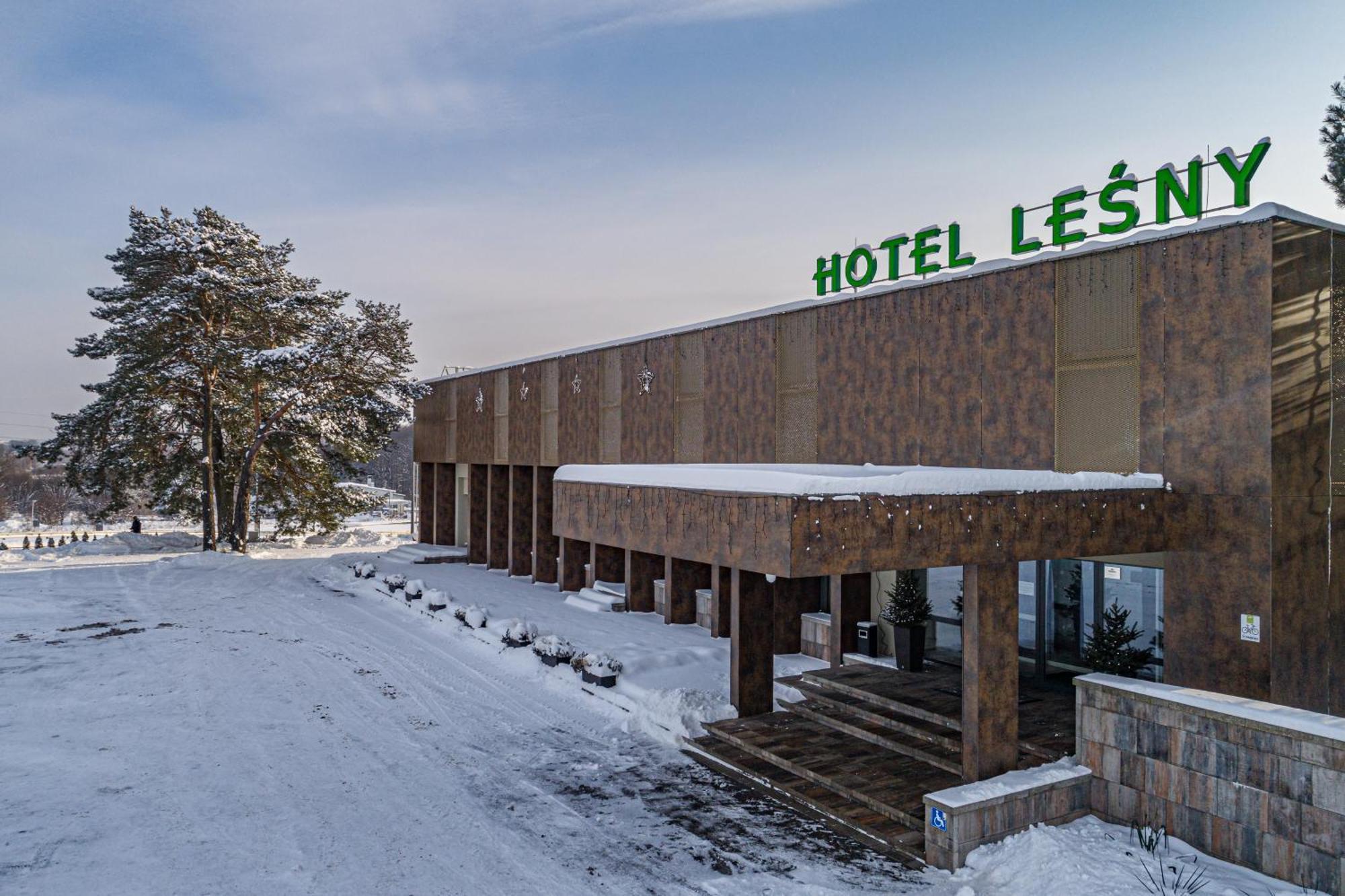 Hotel Lesny ビャウィストク エクステリア 写真