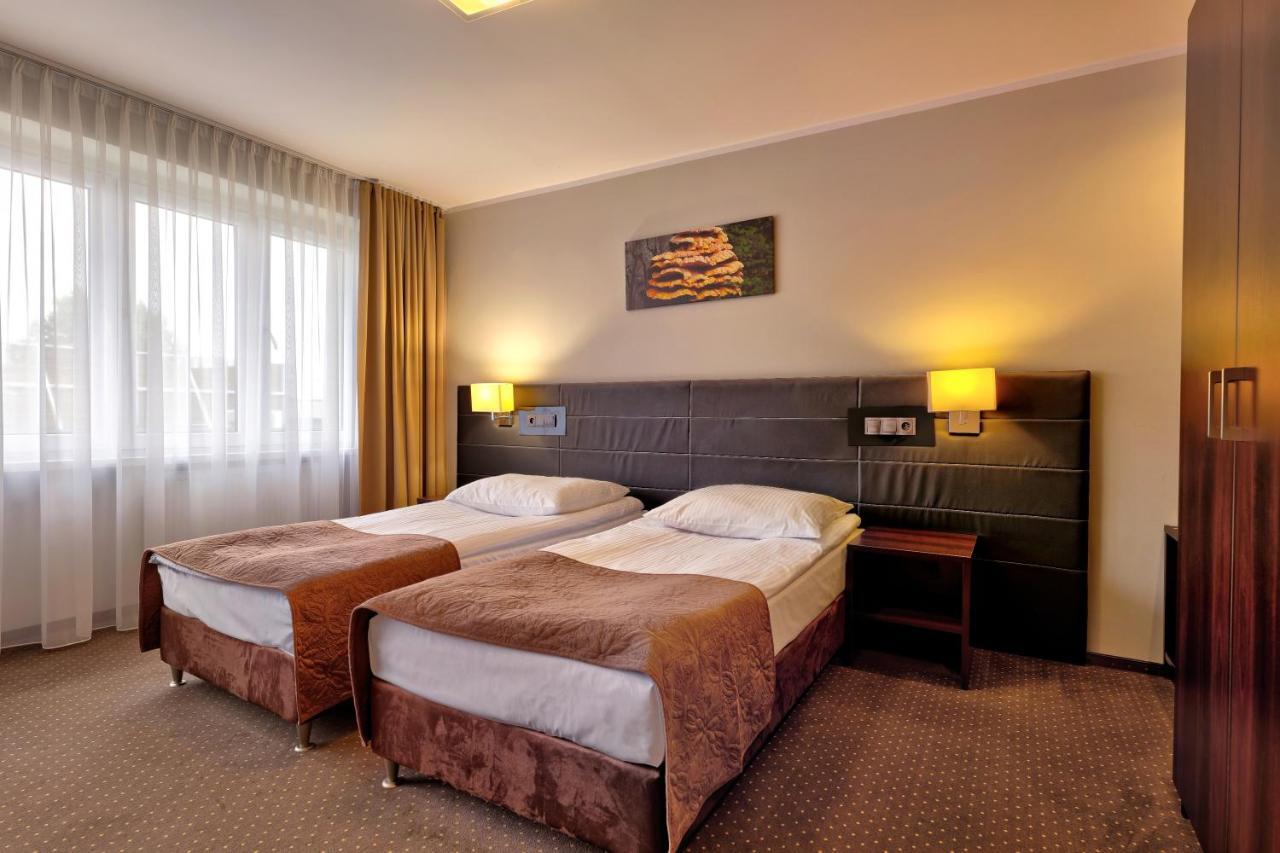 Hotel Lesny ビャウィストク エクステリア 写真