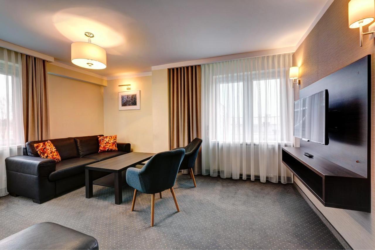 Hotel Lesny ビャウィストク エクステリア 写真