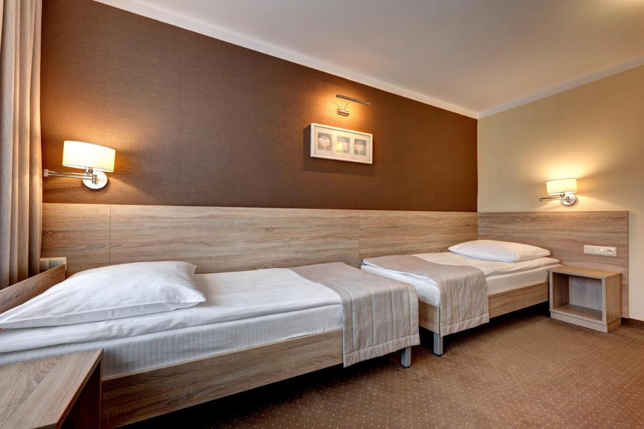 Hotel Lesny ビャウィストク エクステリア 写真
